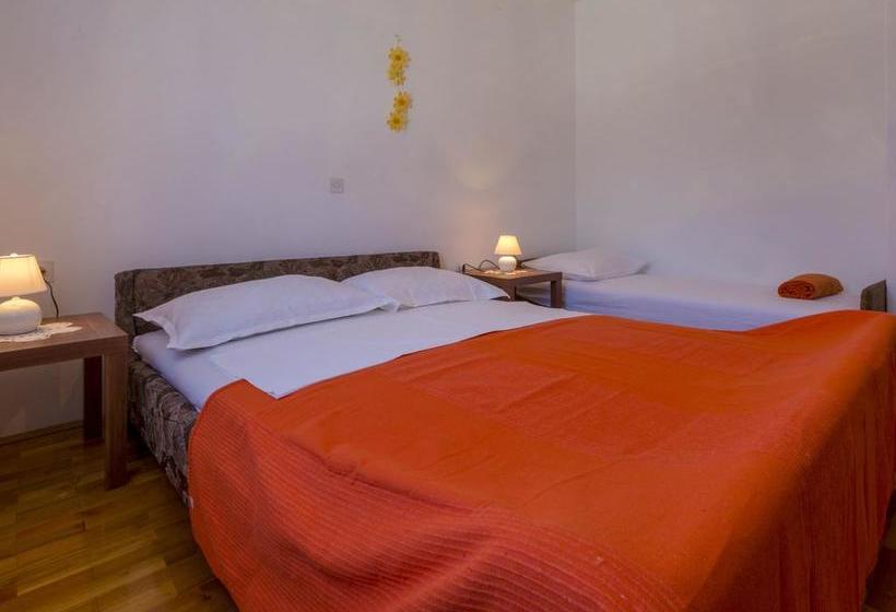 Отель Apartments Novi Vinodolski