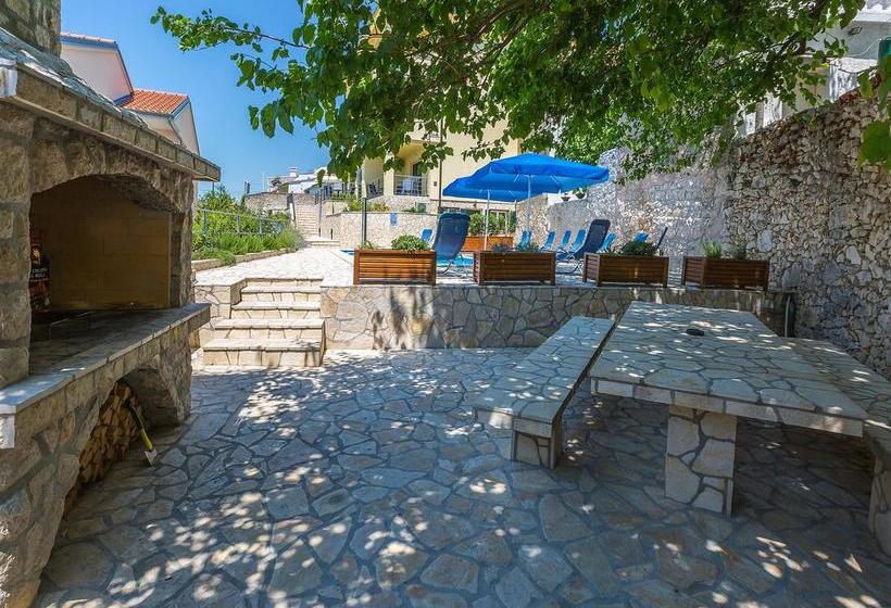 Отель Apartments Novi Vinodolski