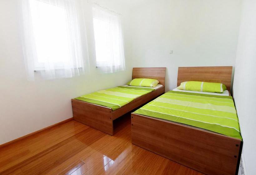 Отель Apartments Novi Vinodolski