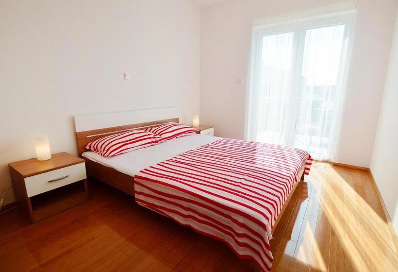 Отель Apartments Novi Vinodolski