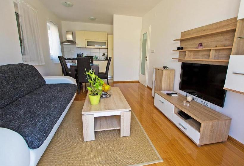 Отель Apartments Novi Vinodolski