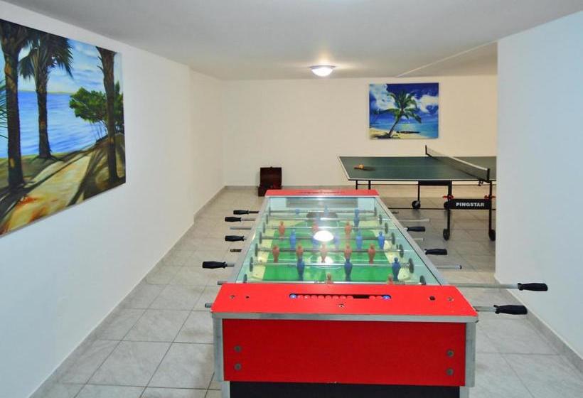 Отель Apartments Novi Vinodolski