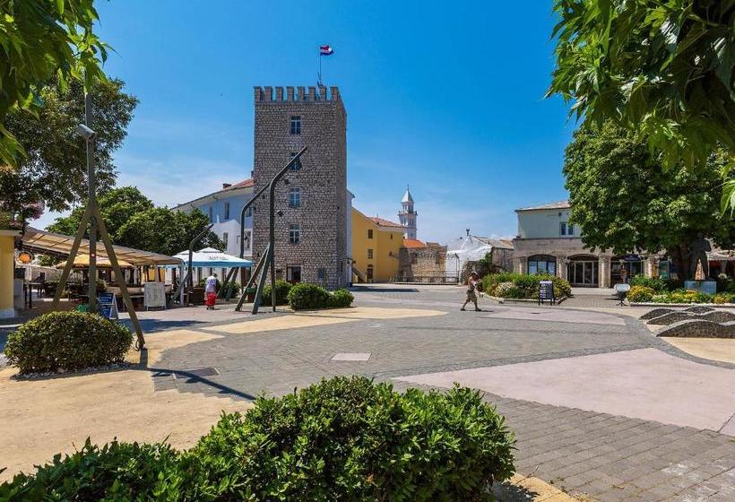 Отель Apartments Novi Vinodolski