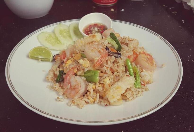 호텔 Chatchada House