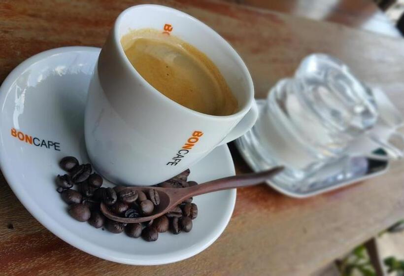 호텔 Chatchada House