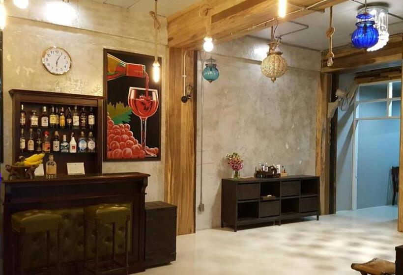 호텔 Chatchada House