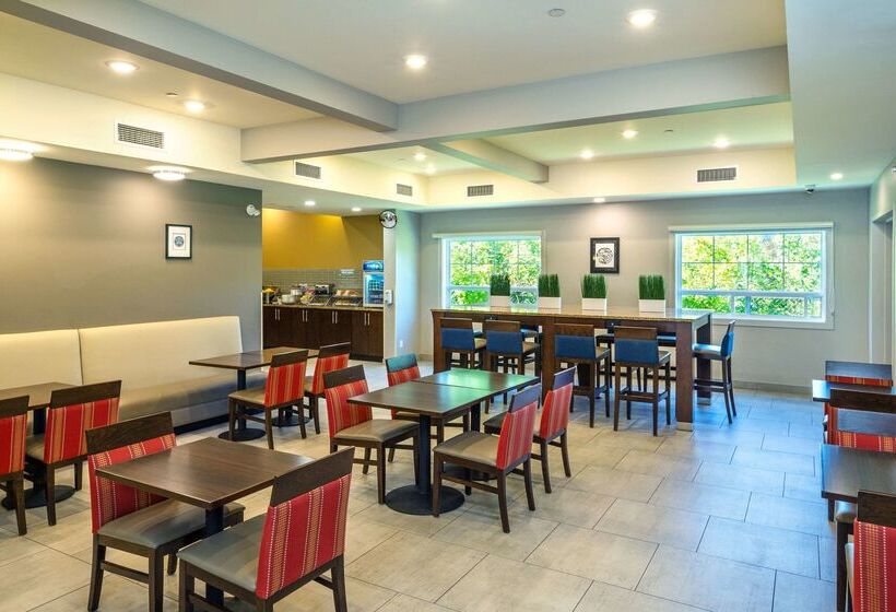 בית מלון כפרי Comfort Inn & Suites