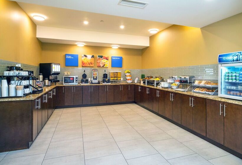 בית מלון כפרי Comfort Inn & Suites