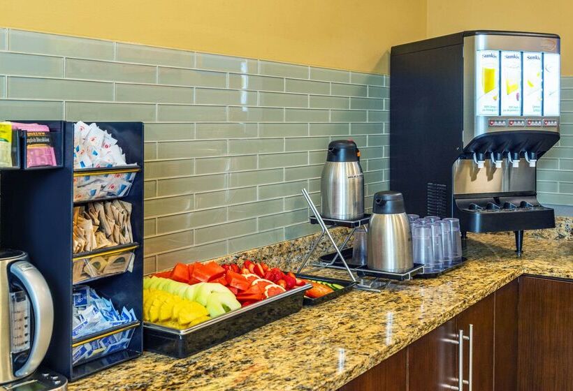 בית מלון כפרי Comfort Inn & Suites