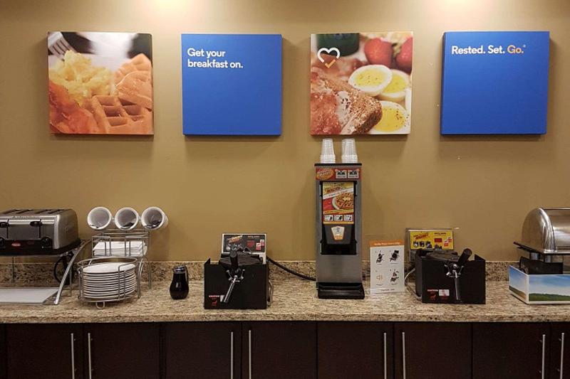 בית מלון כפרי Comfort Inn & Suites