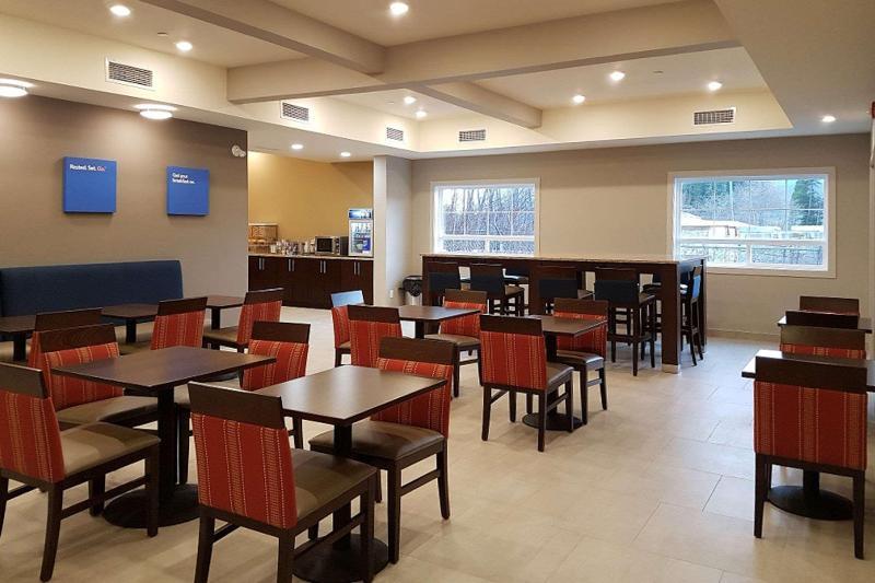 בית מלון כפרי Comfort Inn & Suites