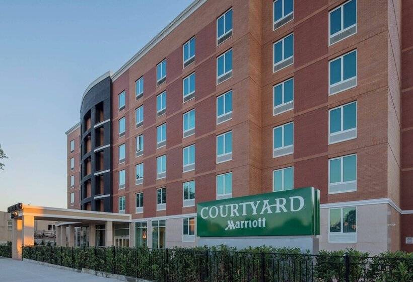 Отель Courtyard By Marriott New York Queens/fresh Meadows