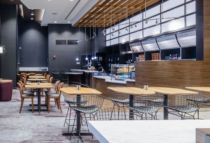 Отель Courtyard By Marriott New York Queens/fresh Meadows