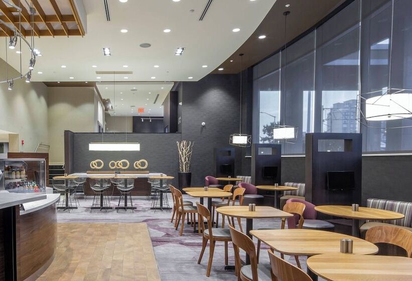 هتل Courtyard By Marriott New York Queens/fresh Meadows