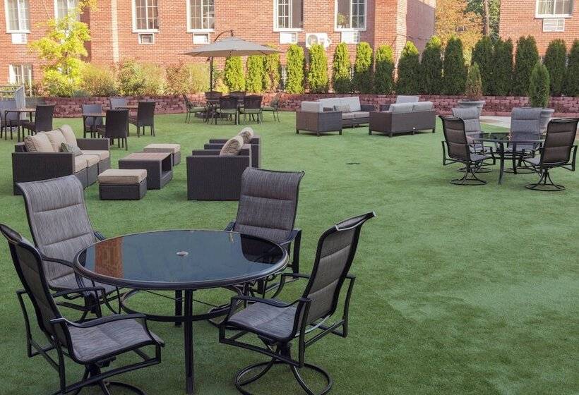 Отель Courtyard By Marriott New York Queens/fresh Meadows