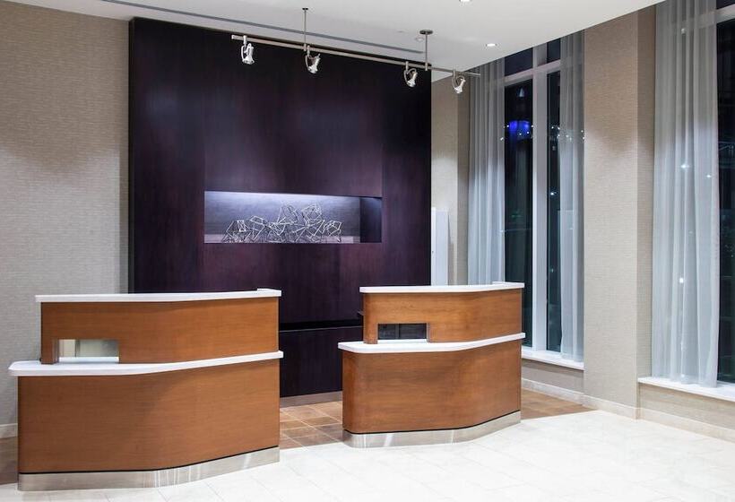 هتل Courtyard By Marriott New York Queens/fresh Meadows