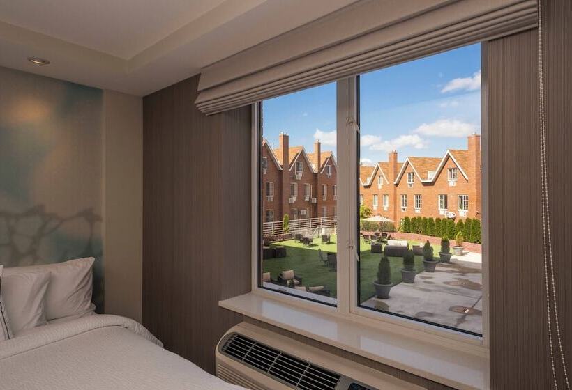 Отель Courtyard By Marriott New York Queens/fresh Meadows