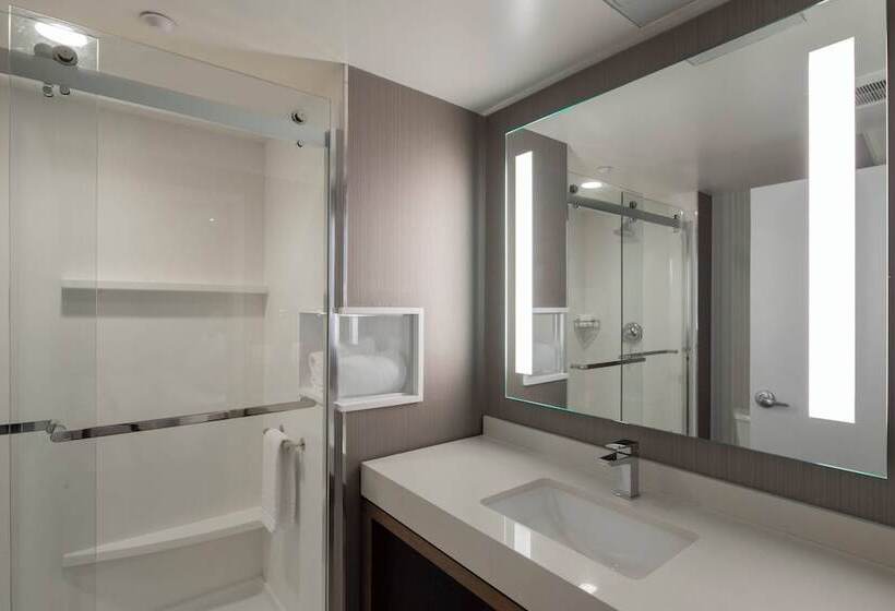 هتل Courtyard By Marriott New York Queens/fresh Meadows