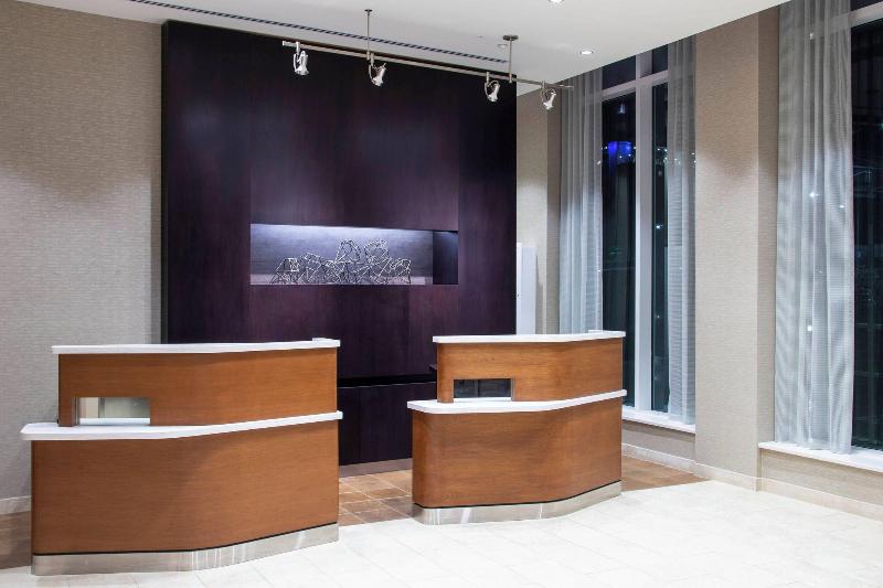 Отель Courtyard By Marriott New York Queens/fresh Meadows