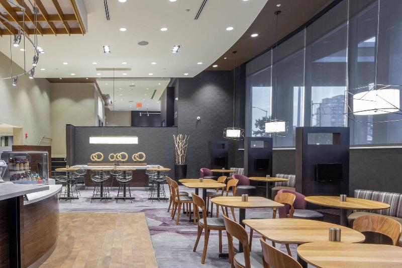 هتل Courtyard By Marriott New York Queens/fresh Meadows
