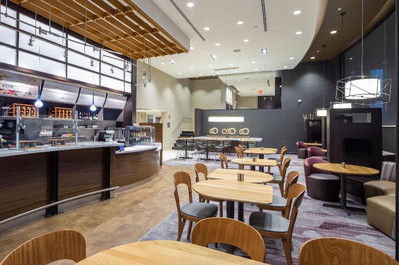 هتل Courtyard By Marriott New York Queens/fresh Meadows