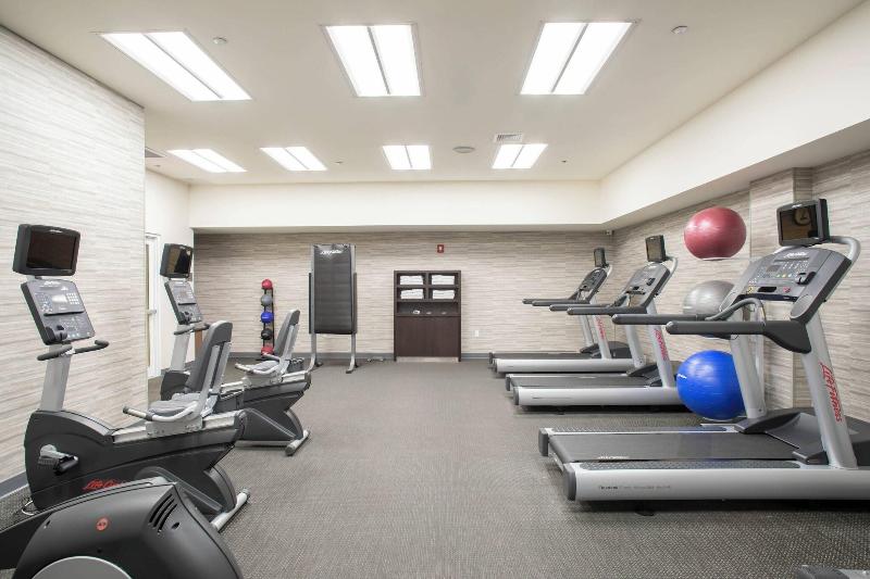 هتل Courtyard By Marriott New York Queens/fresh Meadows
