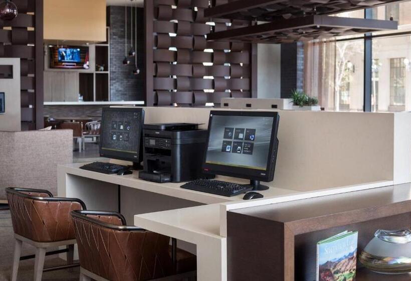 בית מלון כפרי Courtyard By Marriott Phoenix Downtown