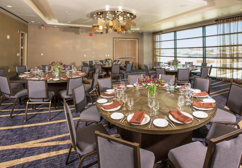 בית מלון כפרי Courtyard By Marriott Phoenix Downtown