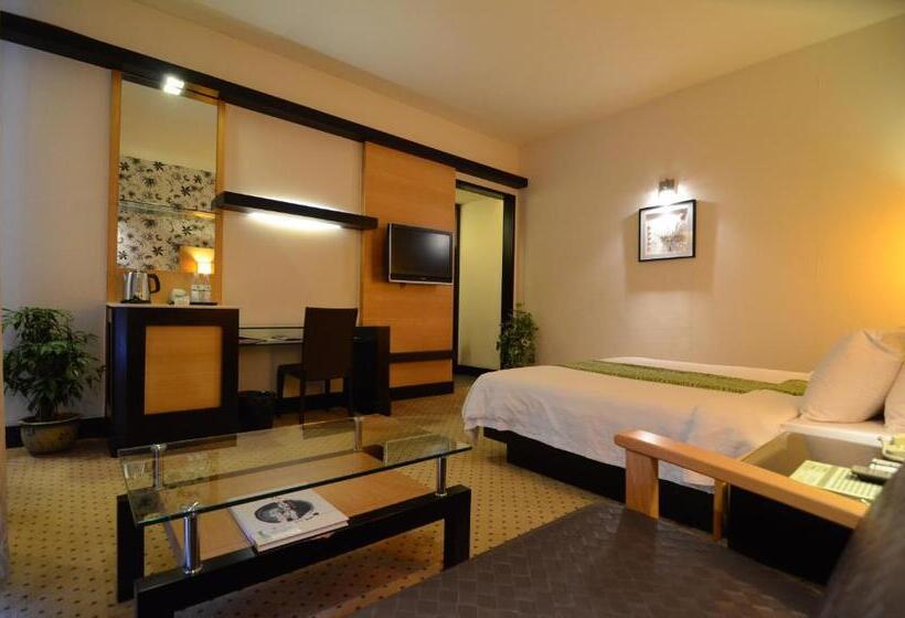 Отель Eastwood Valley Golf & Country Club