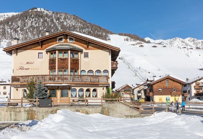 هتل Flora