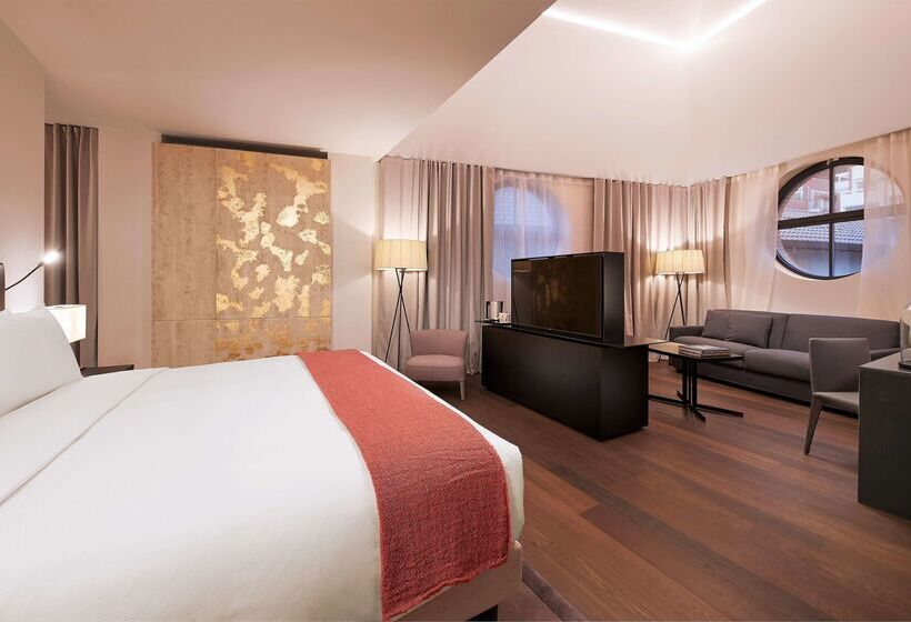 Отель Hilton Lake Como