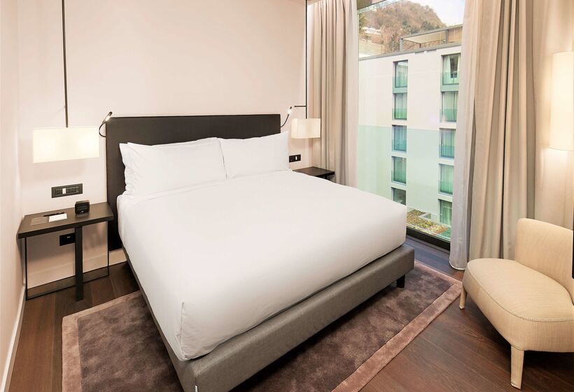 Отель Hilton Lake Como