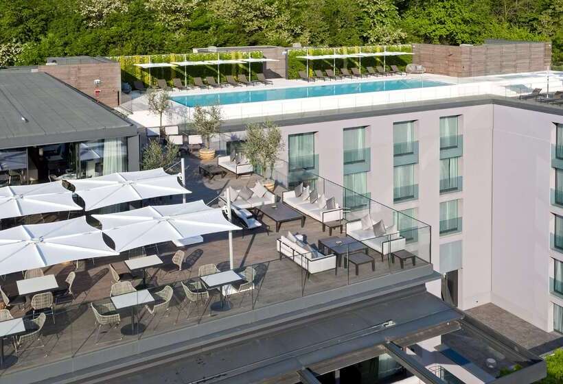 Отель Hilton Lake Como