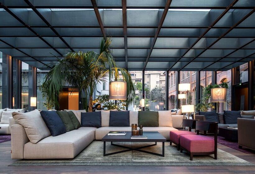 Отель Hilton Lake Como