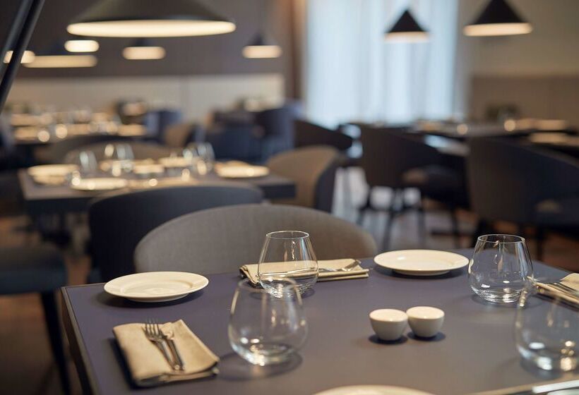 Отель Hilton Lake Como