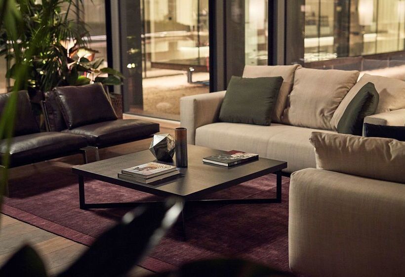 Отель Hilton Lake Como