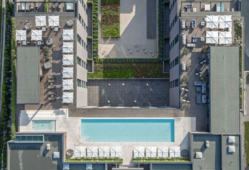 Отель Hilton Lake Como