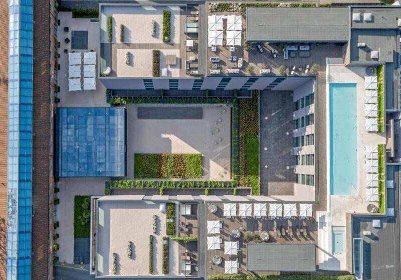 Отель Hilton Lake Como