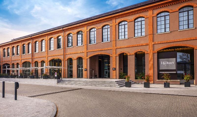 Отель Hilton Lake Como