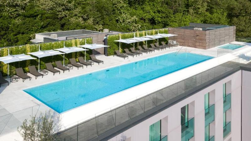 Отель Hilton Lake Como