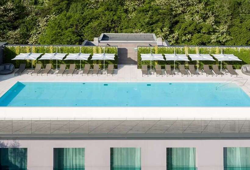 Отель Hilton Lake Como