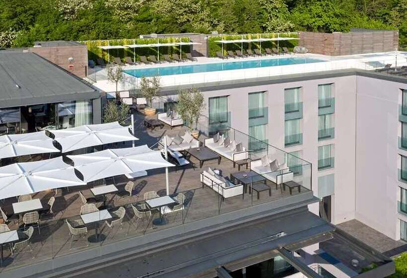 Отель Hilton Lake Como