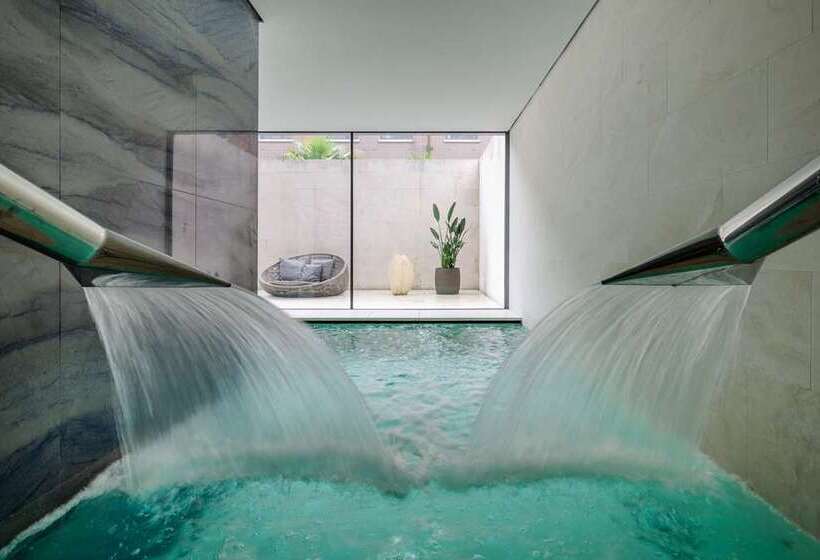 Отель Hilton Lake Como