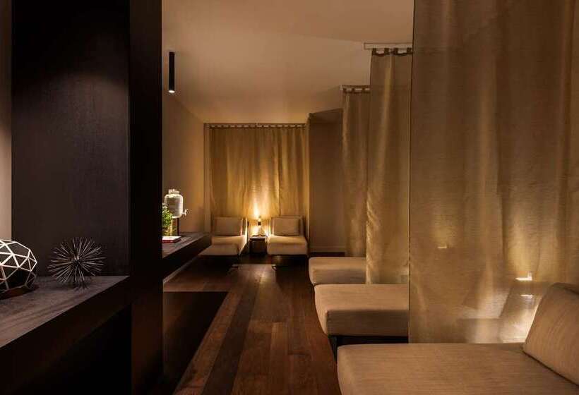 Отель Hilton Lake Como