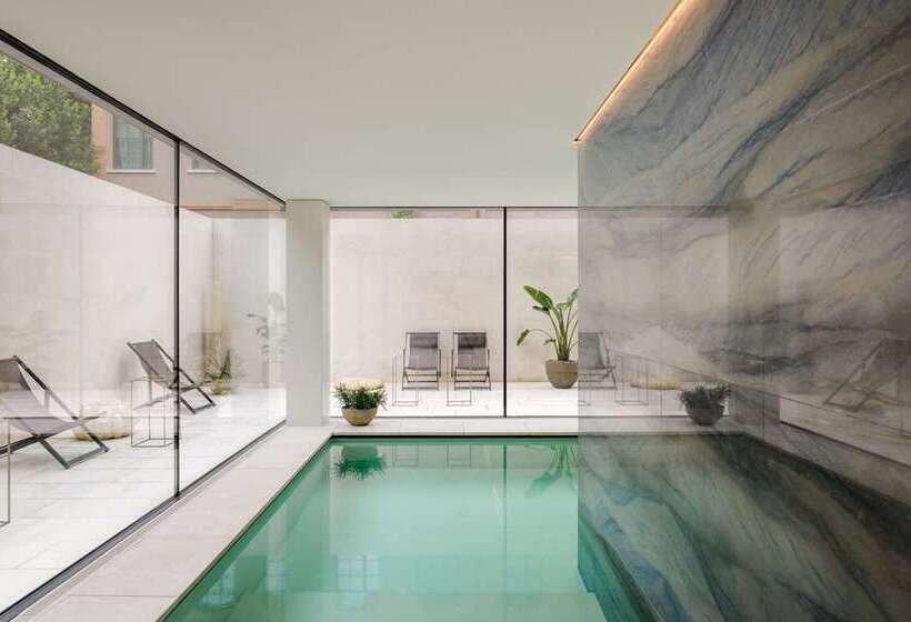 Отель Hilton Lake Como