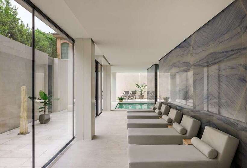 Отель Hilton Lake Como