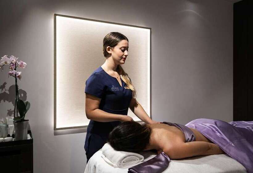 Отель Hilton Lake Como