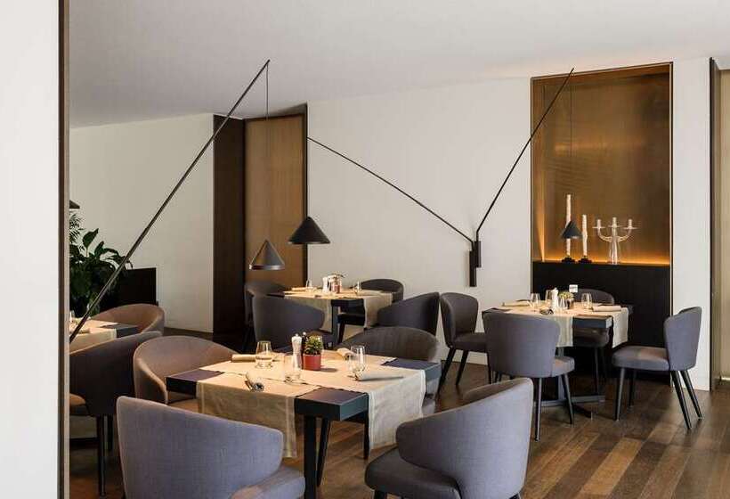 Отель Hilton Lake Como