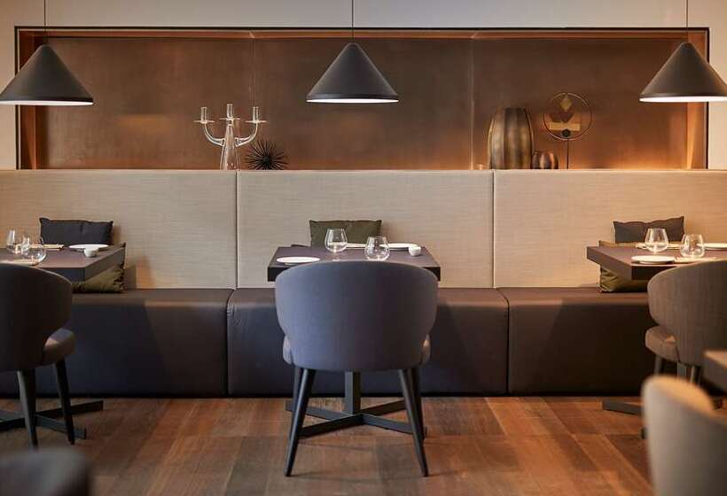 Отель Hilton Lake Como