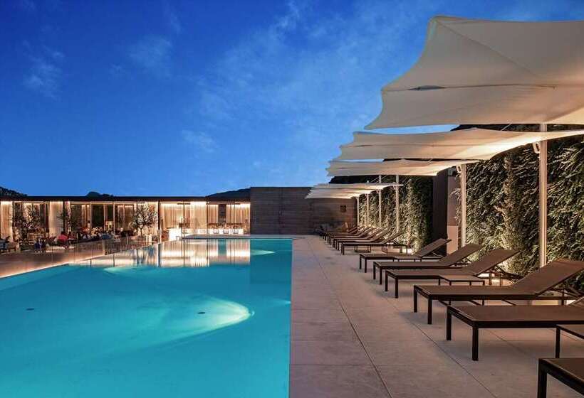 Отель Hilton Lake Como